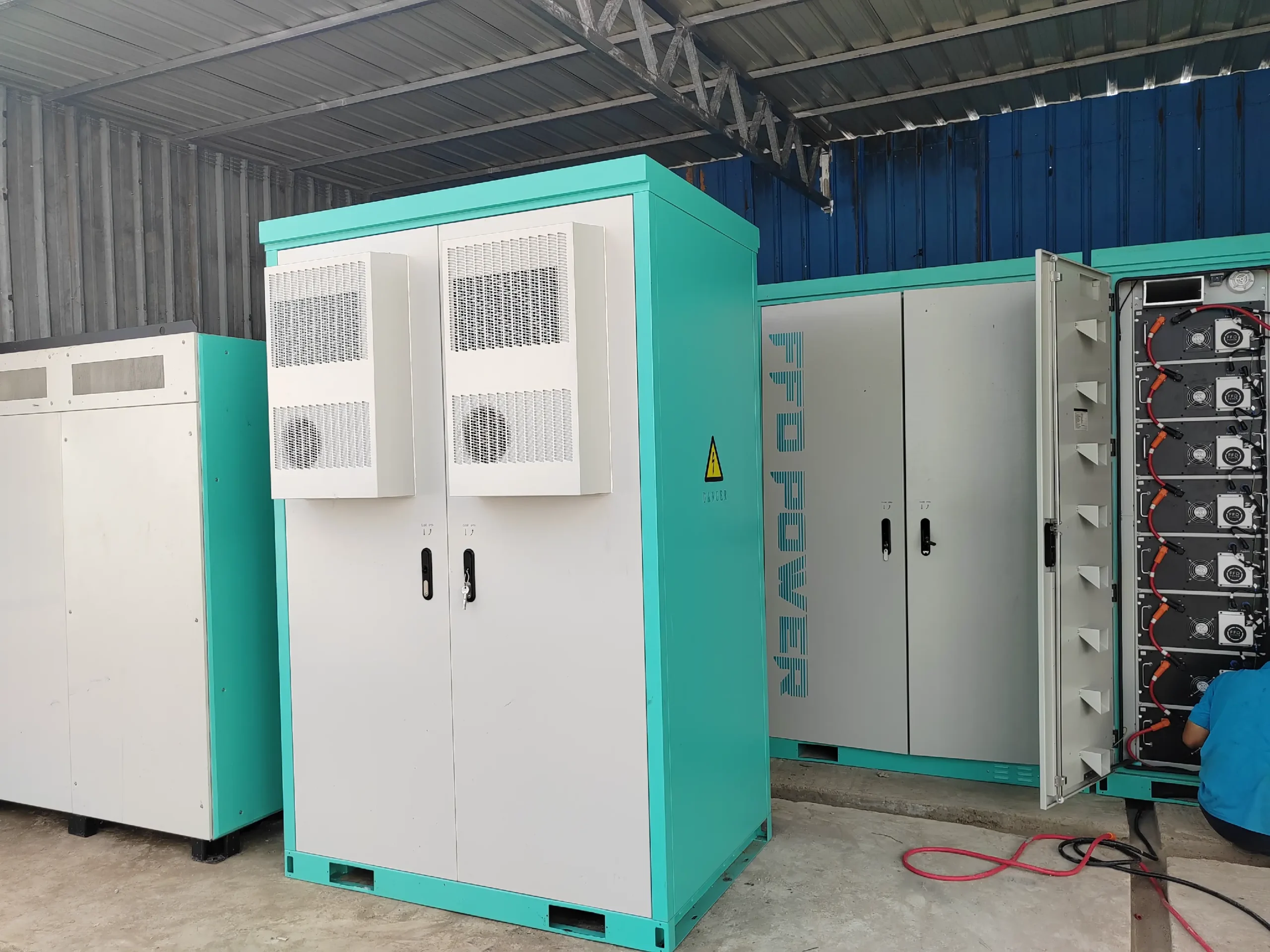 BESS za mikromrežu u Mjanmaru Galaxy233L-AIO-2H sve-u-jednom omari korišteni za izgradnju sistema besprekornog prebacivanja 875kW 1631kWh